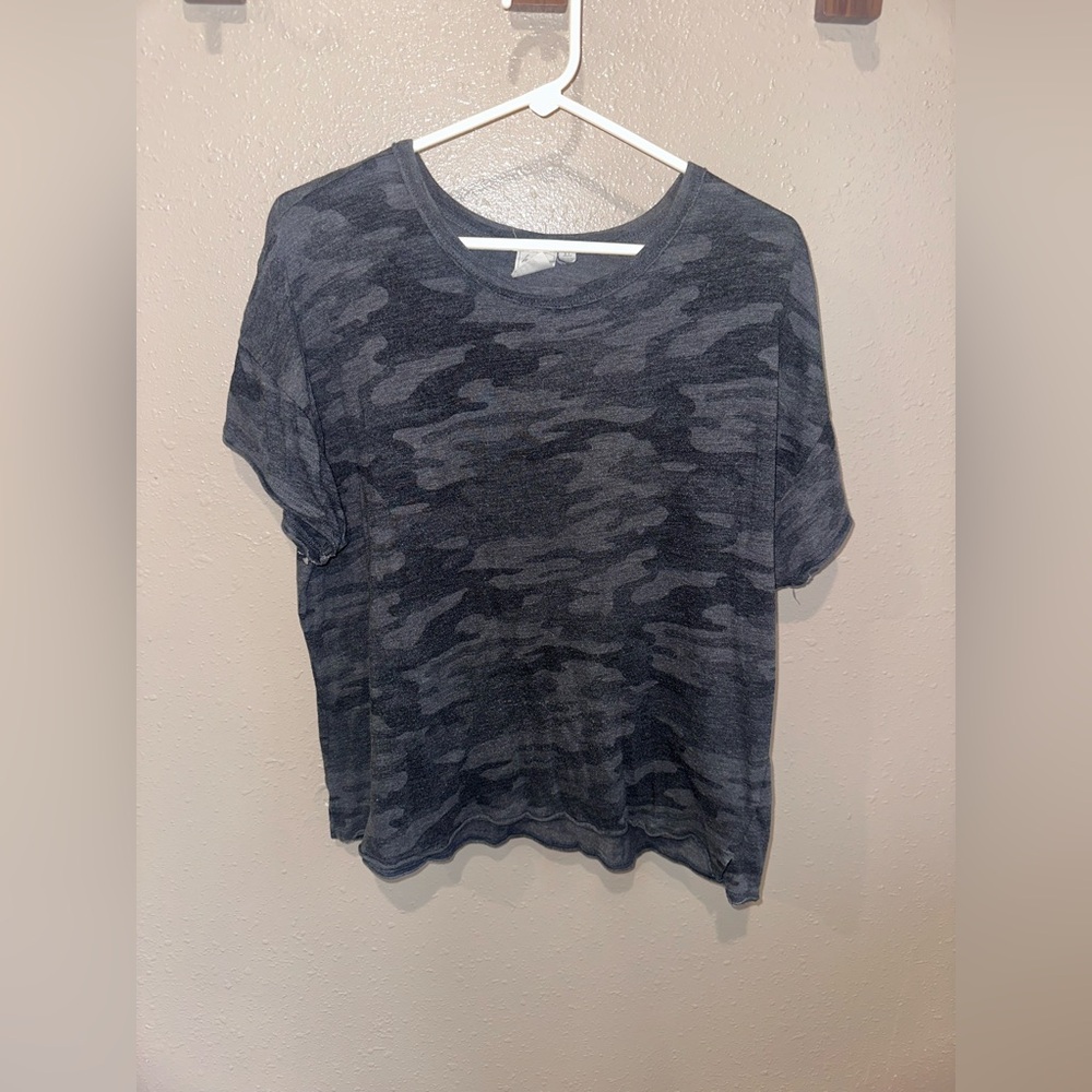 White Crow Women's Short Sleeve Camo Tee in Charcoal Gray